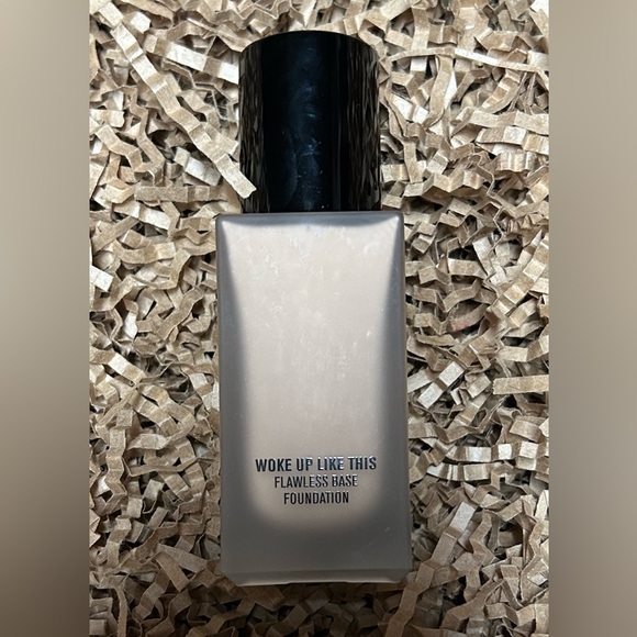 IL MAKIAGE
WOKE UP LIKE THIS Flawless Base Foundation-  #35 - Picture 15 of 16